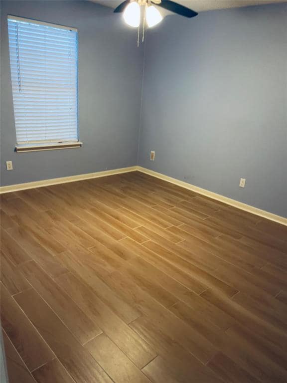 Building Photo - 631 E Country Grove Cir