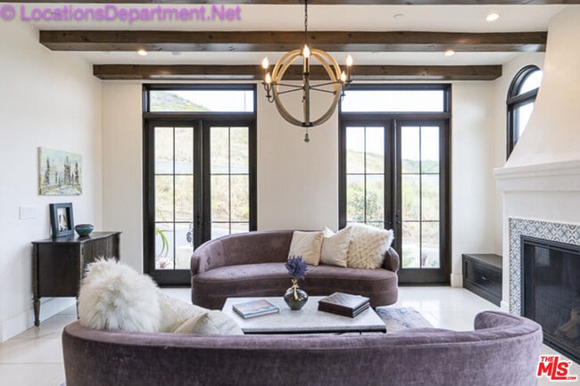 Building Photo - 5861 Ridgebrook Dr