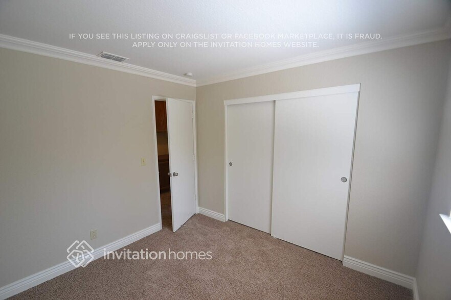 Building Photo - 9417 Soaring Oaks Dr