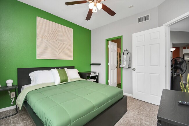 Building Photo - 9955 Kirby Dr