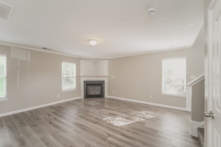 Building Photo - 3910 Hunter Hill Ln