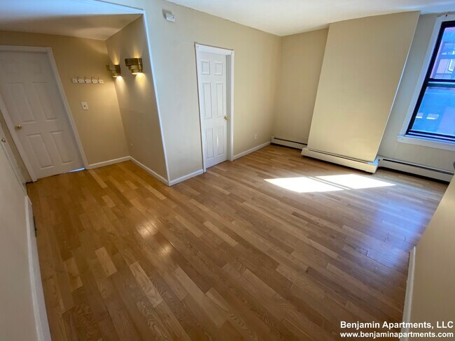 Building Photo - 224 Cambridge St