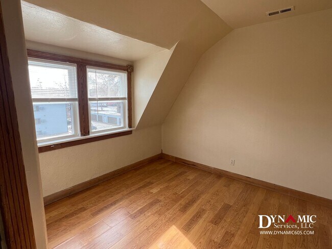 Building Photo - 641 S Dakota Ave