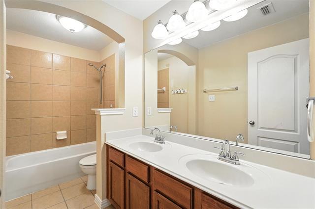 Building Photo - 3011 Clear Springs Dr