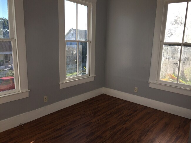 Building Photo - Comfortable 2 bedroom house in Galveston