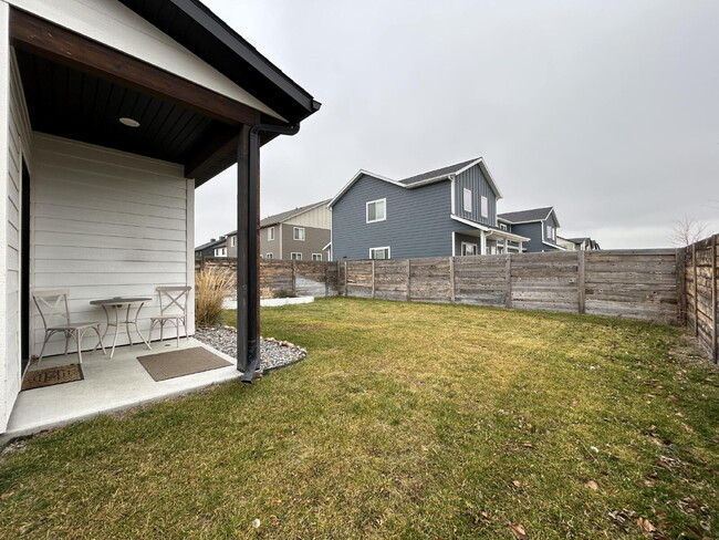 Building Photo - Beautiful Fully Furnished 3 Bed, 2.5 Bath Townhouse on Corner Lot