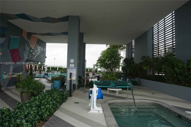 Building Photo - 121 NE 34th St