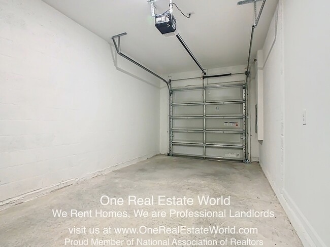 Building Photo - 2971 Maloof Dr