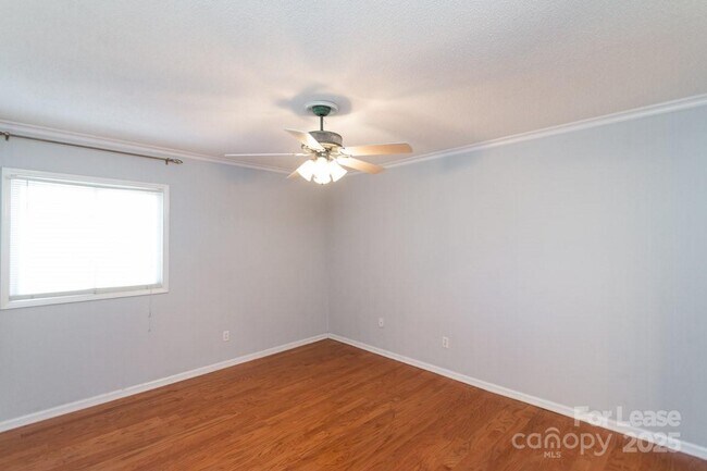 Building Photo - 140 Lake Concord Rd NE