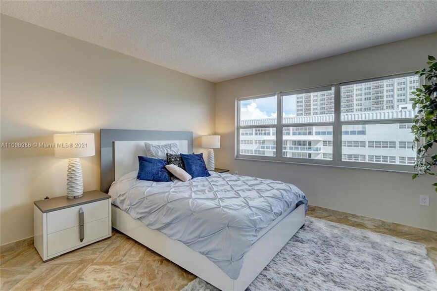 Building Photo - 3410 Galt Ocean Dr