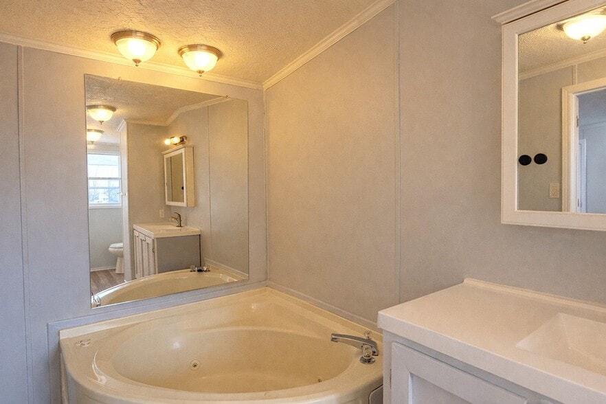 Building Photo - 52150 Lexington Ln