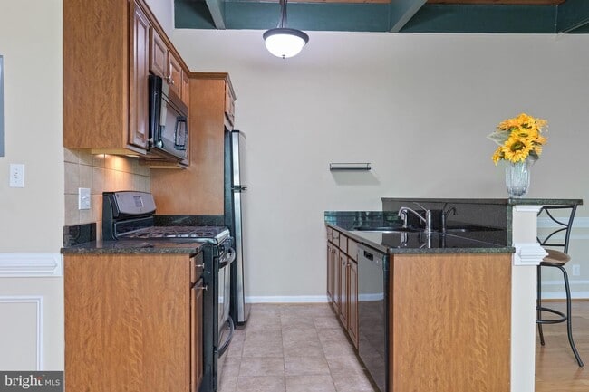 Building Photo - 4381 Americana Dr