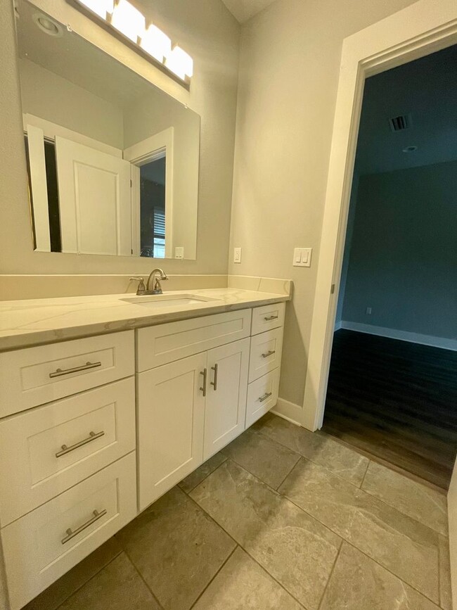 Building Photo - **MOVE IN SPECIAL-$500 OFF 1ST MONTH’S REN...