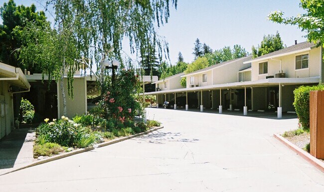 Primary Photo - 2305 Cheim Blvd