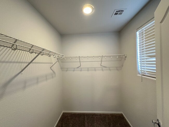 Building Photo - Shadow Springs