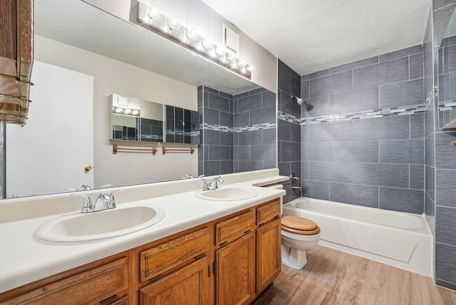 Building Photo - Charming 2 Bedroom Second Story Condo with easy access to everything!