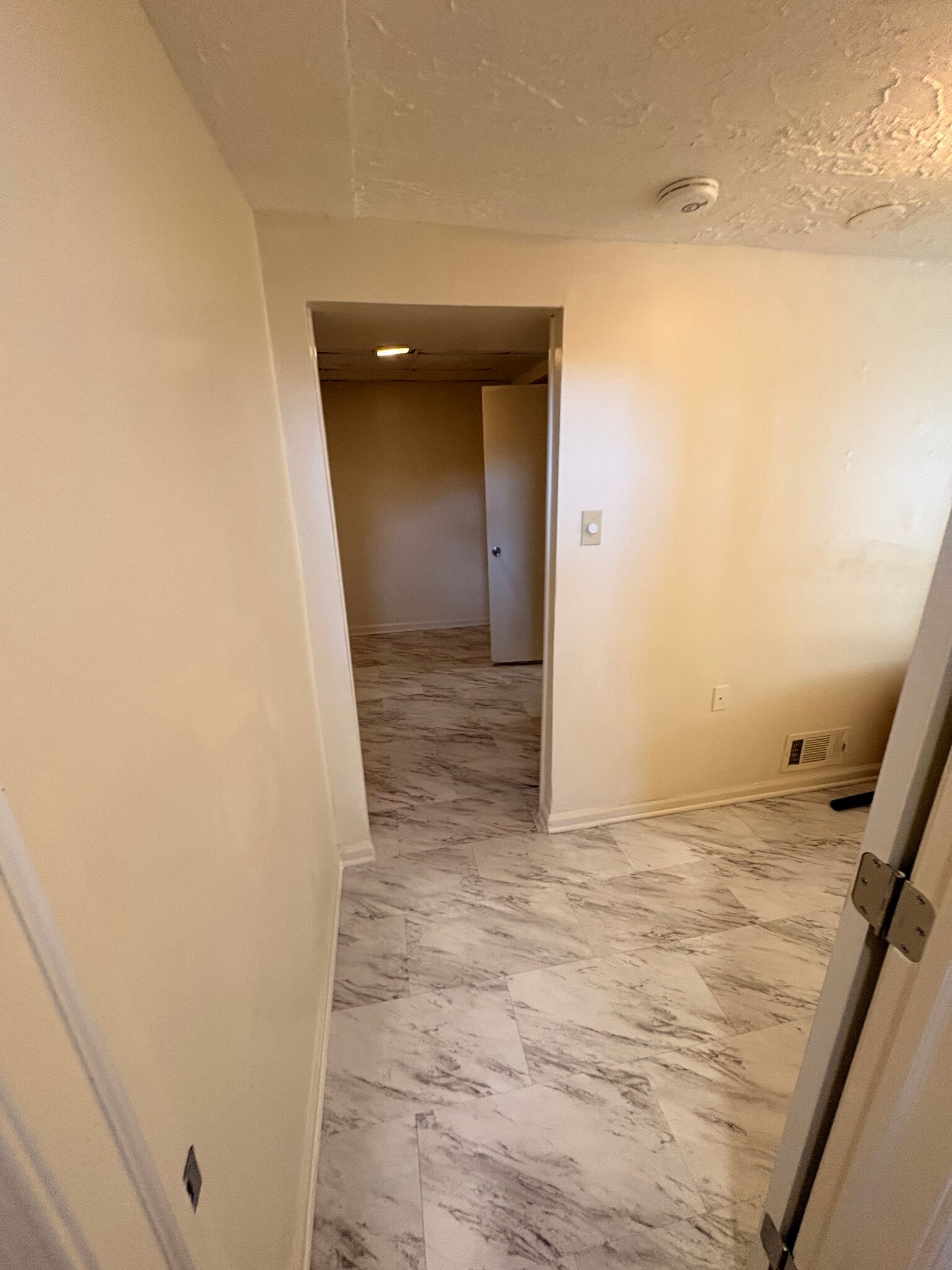 Building Photo - 910 Logwood Rd