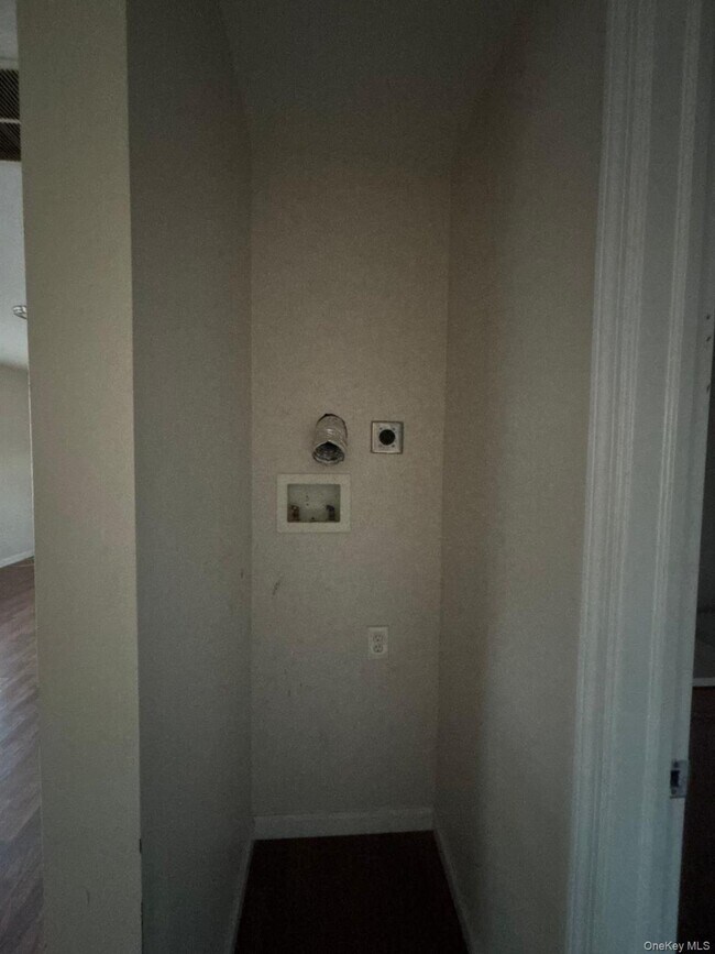 Building Photo - 202 Clark St