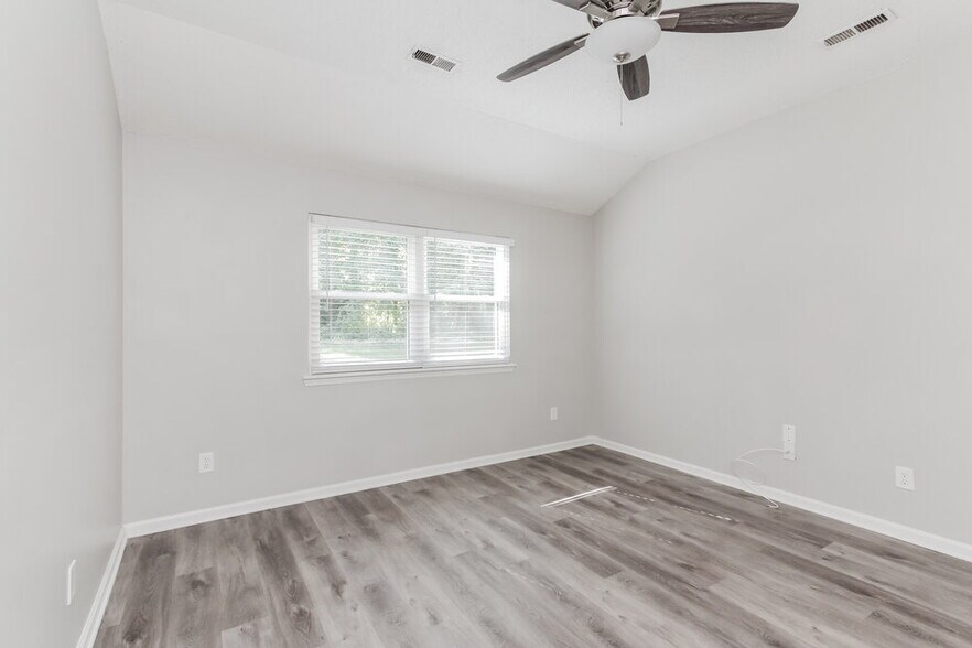 Building Photo - 6103 Kris Ln