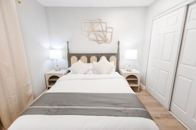 Building Photo - 451 E Lincoln Ave