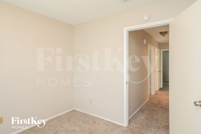 Building Photo - 2710 Village Ct