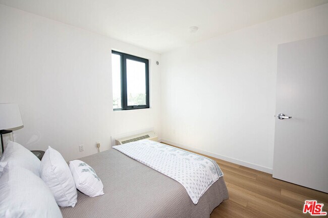 Building Photo - 2853 West Blvd