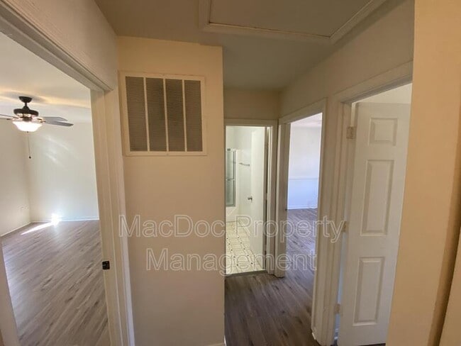 Building Photo - 108 Kings Mill Dr