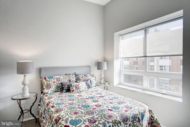 Building Photo - 2422 17th St NW