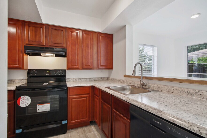 Building Photo - 424 Deckbar Ave