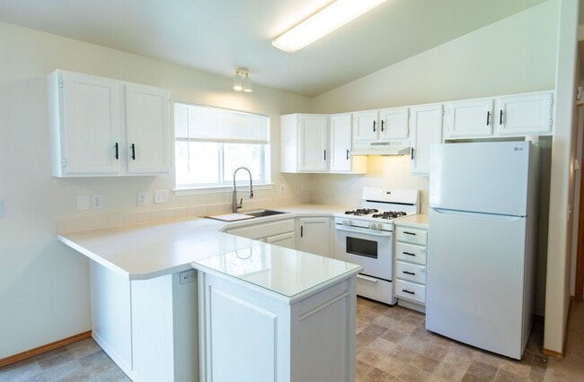 Building Photo - 3 Bed/2 Bath in Heartland