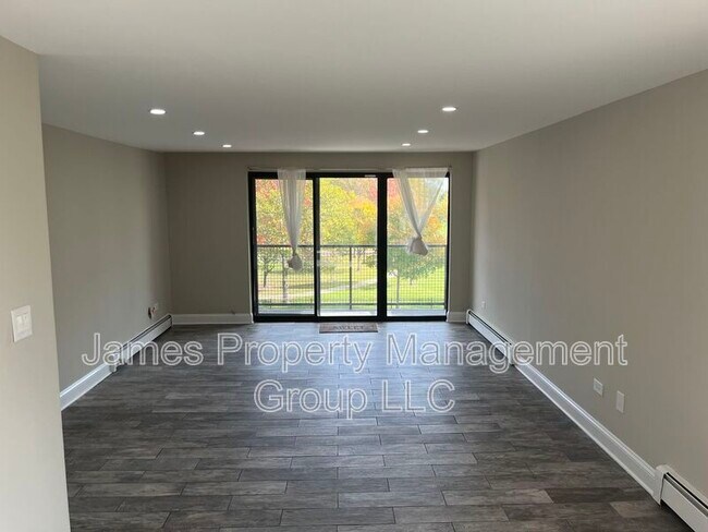 Building Photo - 3940 N Narragansett Ave