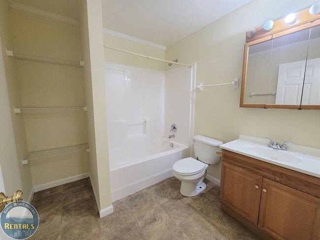 Building Photo - Spacious House Located off the 105 Bypass