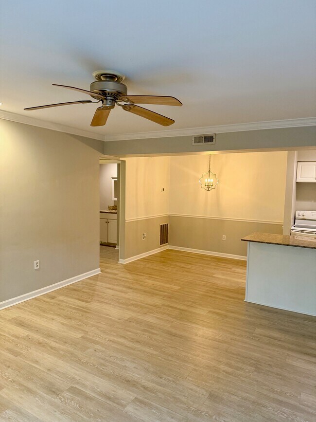 Building Photo - 141 Lamotte Dr