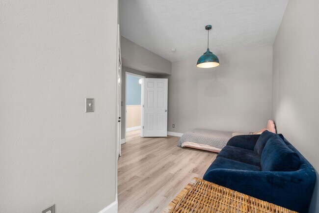 Building Photo - New Listing in Monticello at Mill Pond – S...