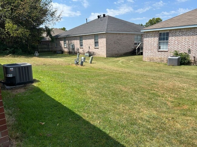 Building Photo - 1431-1433 N Dawn Drive