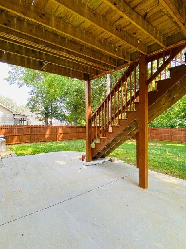 Building Photo - Luxury Home