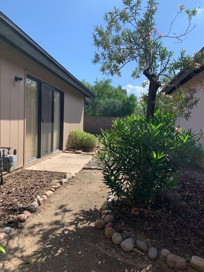 Building Photo - 3 bedroom 2 bath