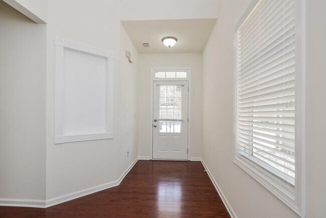 Building Photo - 5780 Weddington Dr
