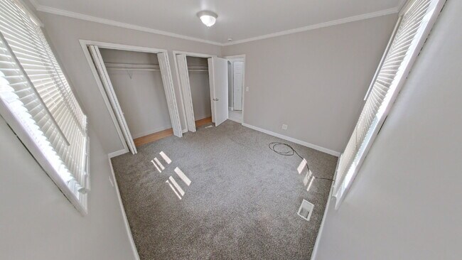 Building Photo - "4-Bedroom Home on Maple Street – Cozy Living Awaits in Roseville!"