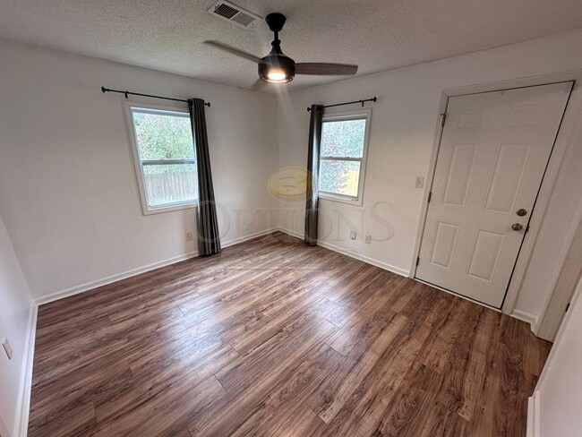 Building Photo - 3 Bedroom Home in Oakland City