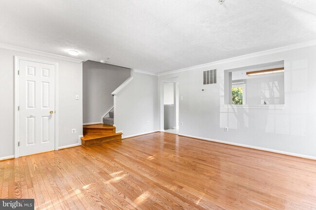 Building Photo - 1232 Quaker Ridge Dr