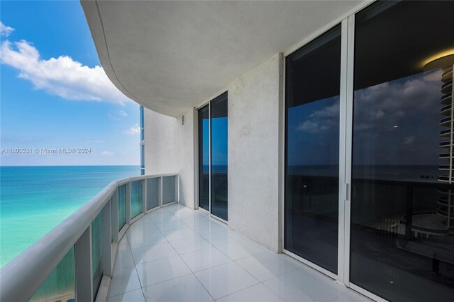 Building Photo - 15811 Collins Ave