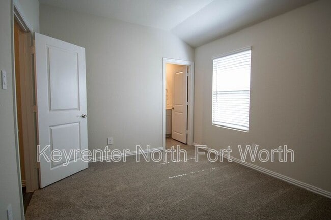 Building Photo - 2106 Dunbar Dr