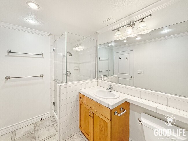 Building Photo - STUNNING 2 BED/2 BATH CONDO AVAILABLE IN THE DISCOVERY BUILDING IN CORTEZ HILL!