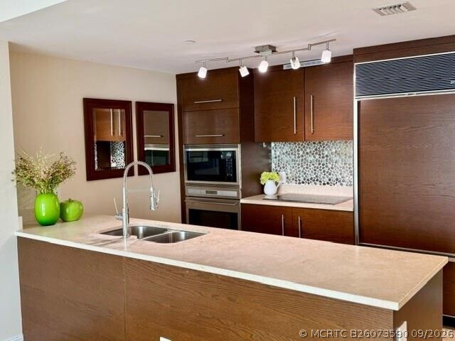 Building Photo - 465 Brickell Ave
