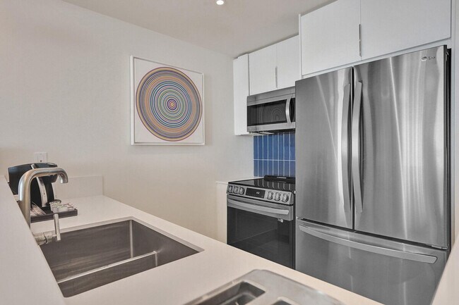 Building Photo - 4441 Collins Ave