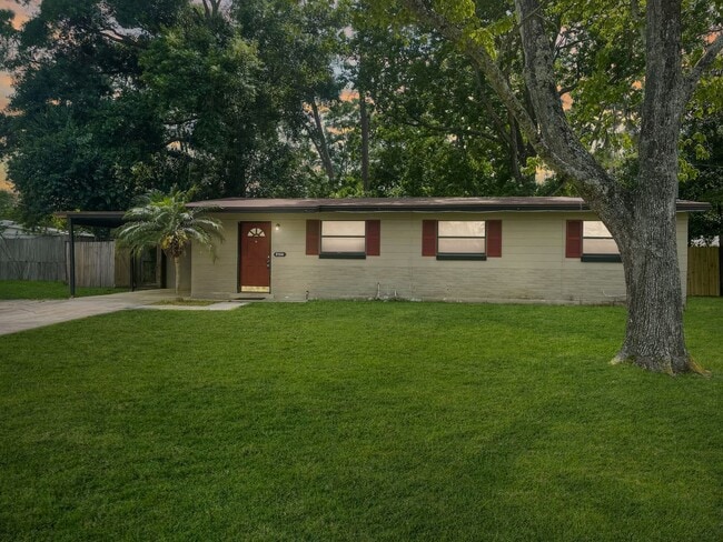 Primary Photo - 4/2 Westside Home on Corner Lot with Fence...