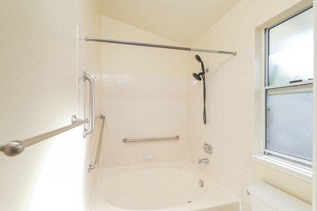 Building Photo - PURE Property Management Presents: Well-maintained 3-bedroom, 2-bath home in Cloverdale!