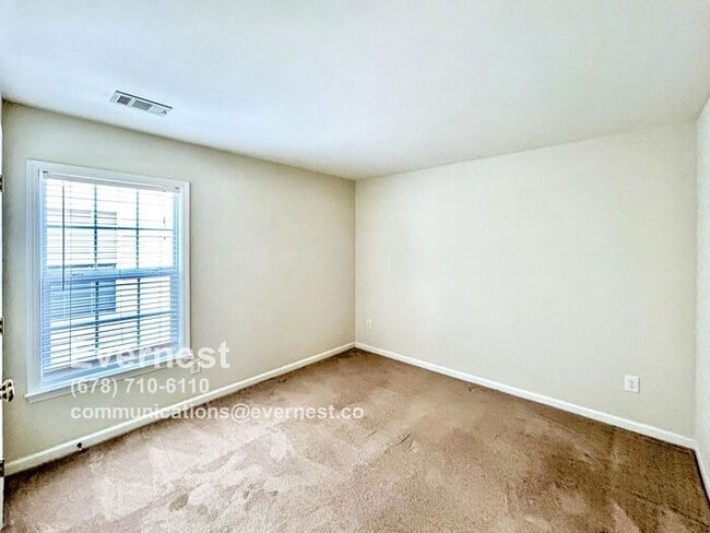 Building Photo - Comfortable 3-Bedroom Home with Prime Loca...