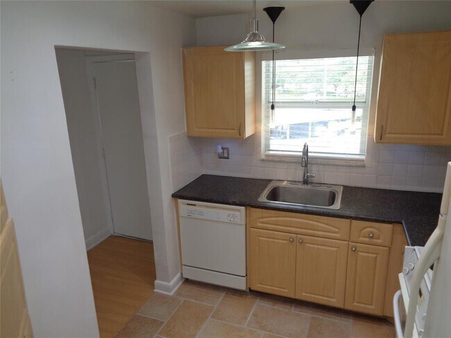 Building Photo - 4200 Crystal Lake Dr